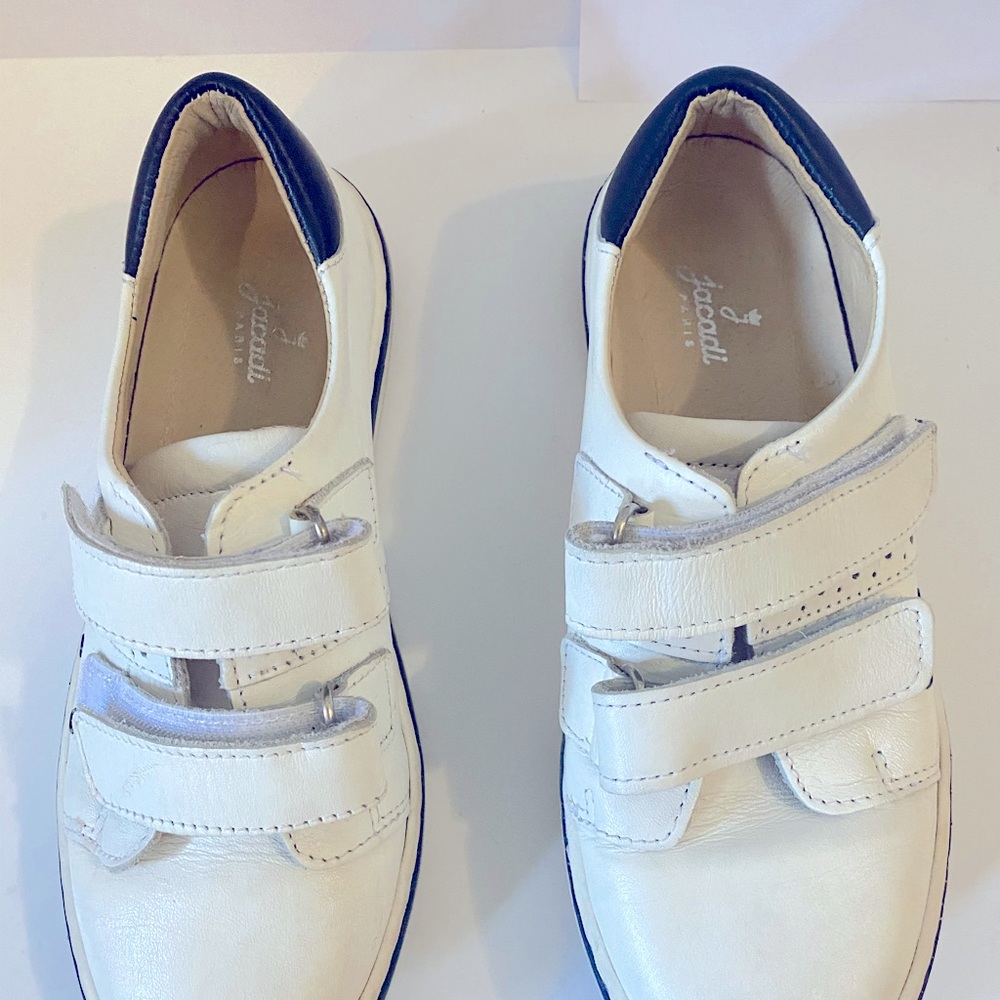 Jacadi leather shoe with velcro. Minimal wear (2x). Size 35 boys